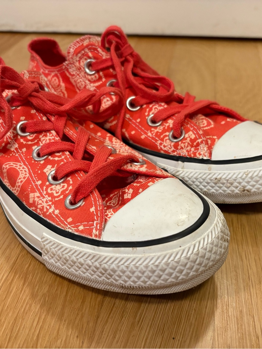 Converse Low-Tops in Bandana Print (6)